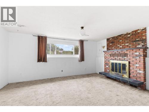 2877 Springfield Road, Kelowna, BC - Indoor With Fireplace