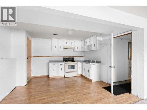 2877 Springfield Road, Kelowna, BC - Indoor Photo Showing Kitchen
