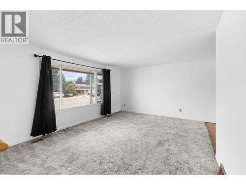 2877 Springfield Road, Kelowna, BC - Indoor Photo Showing Other Room