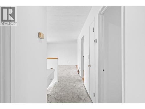 2877 Springfield Road, Kelowna, BC - Indoor Photo Showing Other Room