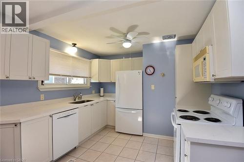 10 Alderney Avenue, Hamilton, ON - Indoor Photo Showing Kitchen