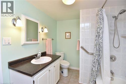 10 Alderney Avenue, Hamilton, ON - Indoor Photo Showing Bathroom