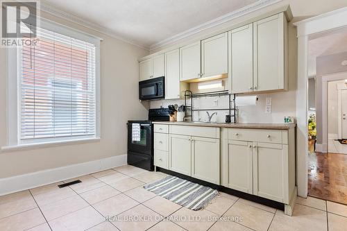 30 Dundas Street, Brantford, ON - Indoor Photo Showing Kitchen