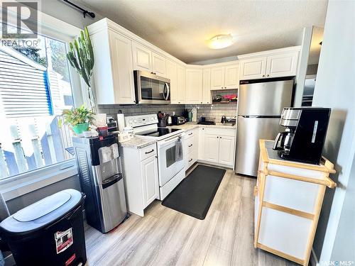 719 4Th Street E, Prince Albert, SK - Indoor Photo Showing Kitchen