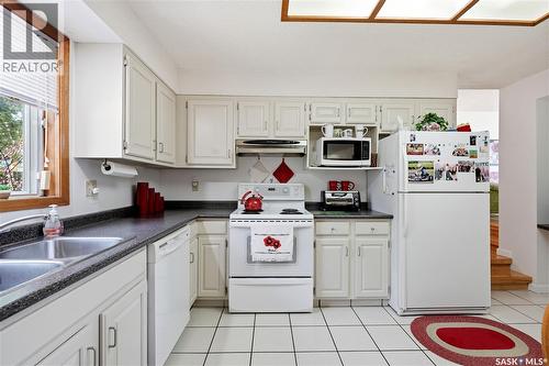 719 Wakaw Terrace, Saskatoon, SK - Indoor Photo Showing Kitchen With Double Sink