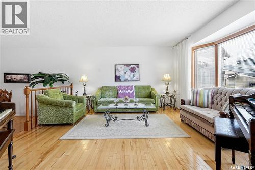 719 Wakaw Terrace, Saskatoon, SK - Indoor Photo Showing Living Room