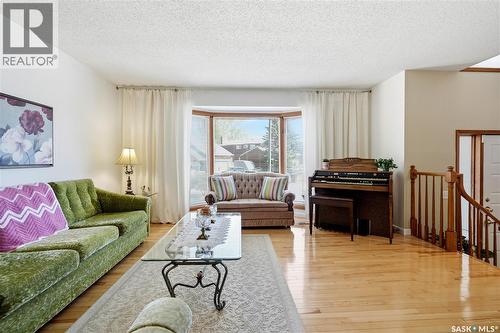 719 Wakaw Terrace, Saskatoon, SK - Indoor Photo Showing Living Room