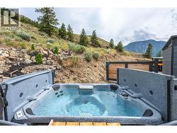 Hot tub - 