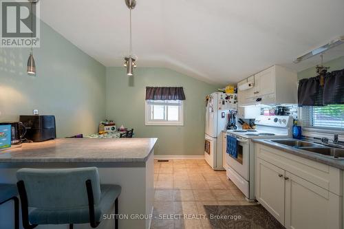 582 Hill Street, London East (East K), ON - Indoor Photo Showing Kitchen With Double Sink