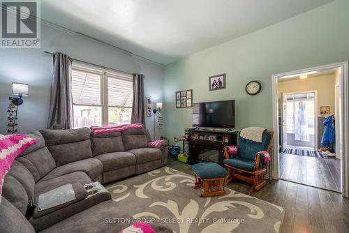 582 Hill Street, London East (East K), ON - Indoor Photo Showing Living Room