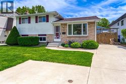 60 Royal CRESCENT Sarnia, ON N7S 4Z5