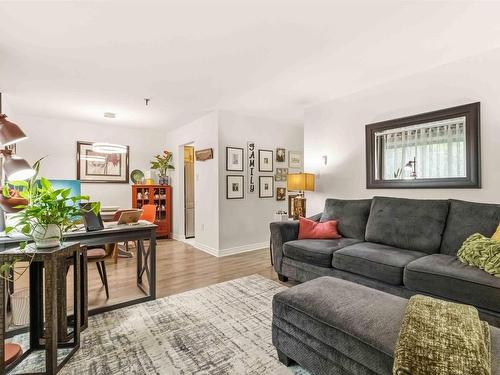 4 41 Moirs Mill Road, Bedford, NS - Indoor Photo Showing Living Room