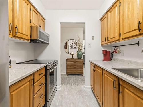 4 41 Moirs Mill Road, Bedford, NS - Indoor Photo Showing Kitchen