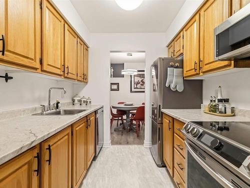 4 41 Moirs Mill Road, Bedford, NS - Indoor Photo Showing Kitchen
