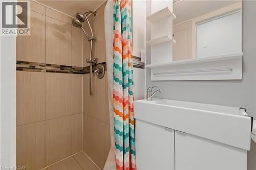 62 Bechtel Drive, Kitchener, ON - Indoor Photo Showing Bathroom