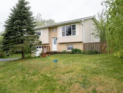 7 Daun Avenue  Enfield, NS B2T 1J7