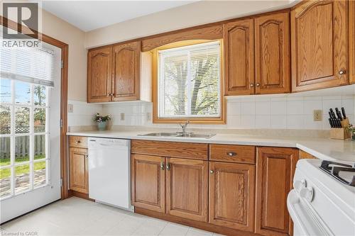 11 Greenbriar Court, Welland, ON - Indoor Photo Showing Kitchen With Double Sink