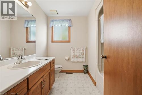 11 Greenbriar Court, Welland, ON - Indoor Photo Showing Bathroom