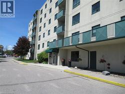 421 FAIRVIEW Drive Unit# 401 Brantford, ON N3R 7M3