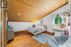 Large secondary bedrooms - 