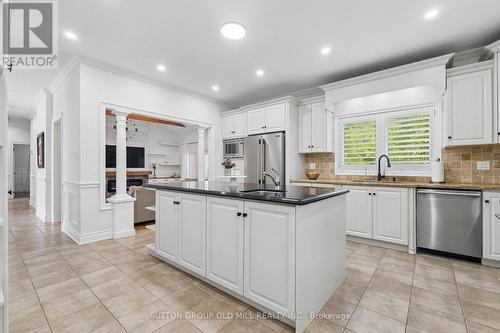 7 Rolling Meadow Drive, Caledon, ON - Indoor Photo Showing Kitchen With Stainless Steel Kitchen With Upgraded Kitchen