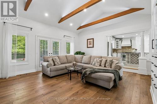 7 Rolling Meadow Drive, Caledon, ON - Indoor Photo Showing Living Room