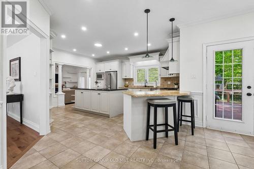 7 Rolling Meadow Drive, Caledon, ON - Indoor Photo Showing Kitchen With Upgraded Kitchen