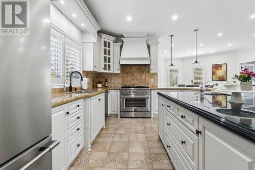 7 Rolling Meadow Drive, Caledon, ON - Indoor Photo Showing Kitchen With Upgraded Kitchen