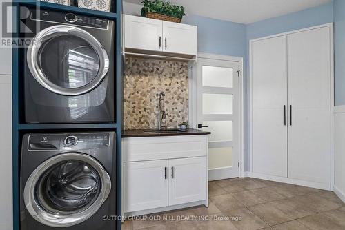 7 Rolling Meadow Drive, Caledon, ON - Indoor Photo Showing Laundry Room