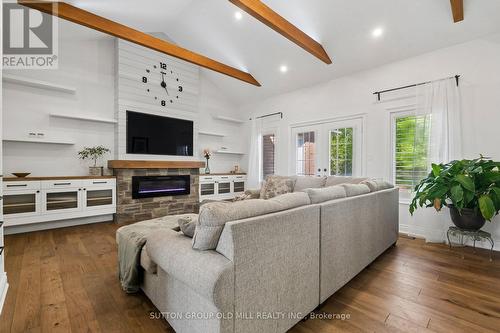 7 Rolling Meadow Drive, Caledon, ON - Indoor Photo Showing Living Room With Fireplace
