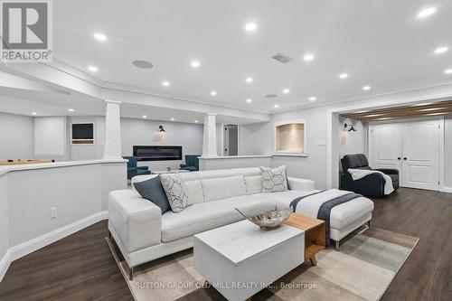 7 Rolling Meadow Drive, Caledon, ON - Indoor Photo Showing Living Room