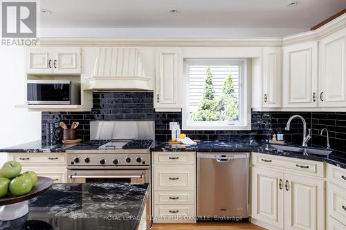 373 Rossmore Boulevard, Burlington, ON - Indoor Photo Showing Kitchen