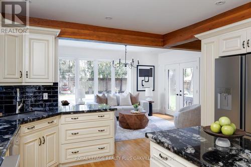 373 Rossmore Boulevard, Burlington, ON - Indoor Photo Showing Kitchen