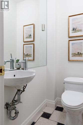 373 Rossmore Boulevard, Burlington, ON - Indoor Photo Showing Bathroom