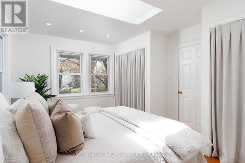373 Rossmore Boulevard, Burlington, ON - Indoor Photo Showing Bedroom