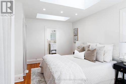 373 Rossmore Boulevard, Burlington, ON - Indoor Photo Showing Bedroom