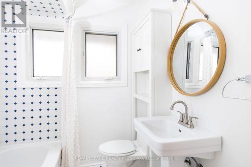 373 Rossmore Boulevard, Burlington, ON - Indoor Photo Showing Bathroom
