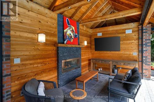 373 Rossmore Boulevard, Burlington, ON - Indoor With Fireplace