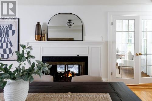 373 Rossmore Boulevard, Burlington, ON - Indoor Photo Showing Living Room With Fireplace
