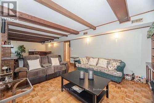 24 Cedar Drive, Caledon, ON - Indoor Photo Showing Living Room