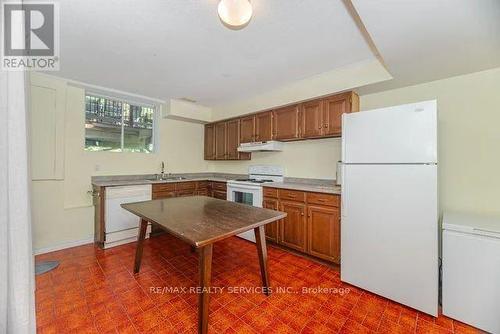 24 Cedar Drive, Caledon, ON - Indoor Photo Showing Kitchen