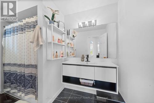 62 Cachet Boulevard, Whitby, ON - Indoor Photo Showing Bathroom