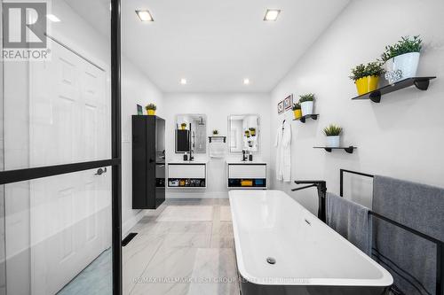 62 Cachet Boulevard, Whitby, ON - Indoor Photo Showing Other Room