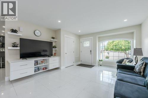 260 Willows Place, Oliver, BC - Indoor Photo Showing Living Room