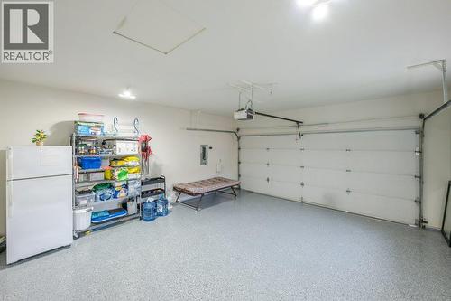 260 Willows Place, Oliver, BC - Indoor Photo Showing Garage