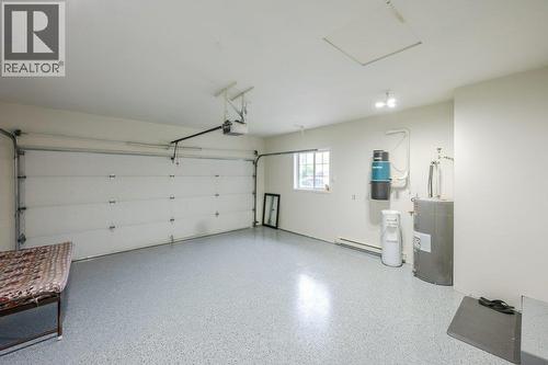 260 Willows Place, Oliver, BC - Indoor Photo Showing Garage