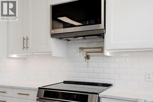 28 Malta Crescent, Saskatoon, SK - Indoor Photo Showing Kitchen With Upgraded Kitchen