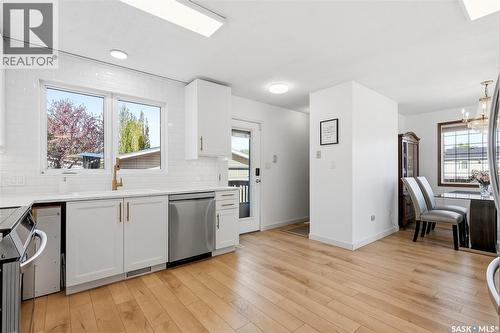 28 Malta Crescent, Saskatoon, SK - Indoor Photo Showing Kitchen