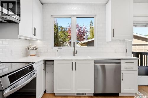 28 Malta Crescent, Saskatoon, SK - Indoor Photo Showing Kitchen With Upgraded Kitchen