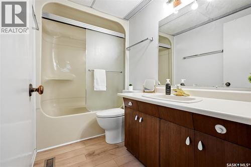 28 Malta Crescent, Saskatoon, SK - Indoor Photo Showing Bathroom